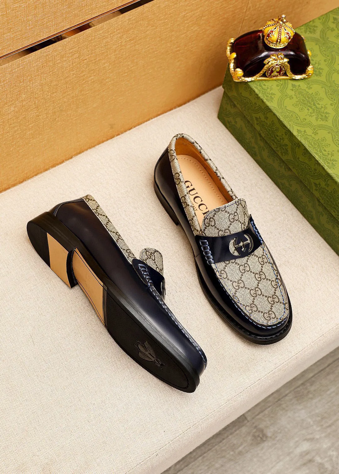 Men's shoes 💰480 💐 Product trademark: GUCCI "Gucci" casual leather shoes Regular size: 38-44 (45🉑️customized) Product materials: Selected imported first-layer open-edge beaded cowhide leather upper + luxury hardware buckle, imported water-dyed cowhide leather lining. Strong three-dimensional visual effect, combined outsole Color: 3⃣️colors available